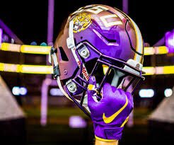 SyncereMassey's tweet photo. After a great conversation with @MasonSmith_LSU I am glad to say I have earned a scholarship to play football at Louisiana State University @CoachKelleyCHHS https://t.co/MqeGlTH3Un