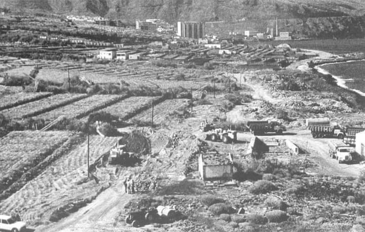 AntesAhoraTfe's tweet photo. Un Antes!
En primer plano lo que es hoy, Punta Larga, al fondo #LasCaletillas.
#Candelaria
#Tenerife
Año1975
📷#AntiguaTenerife https://t.co/6Ppr0RxUz0