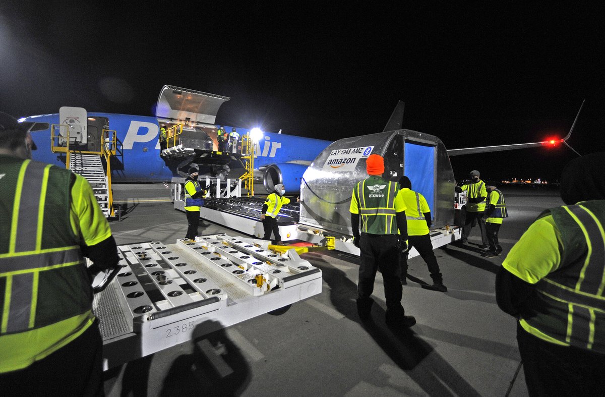 iflyspokane's tweet photo. Welcome to Spokane Amazon Air! The inaugural arrival flight to and departure flight from Amazon Air’s newest gateway took place yesterday. Service will continue daily and enable fast shipping of Amazon packages in and around the Spokane region. #flyamazon #iflyspokane https://t.co/bAed0FacKw