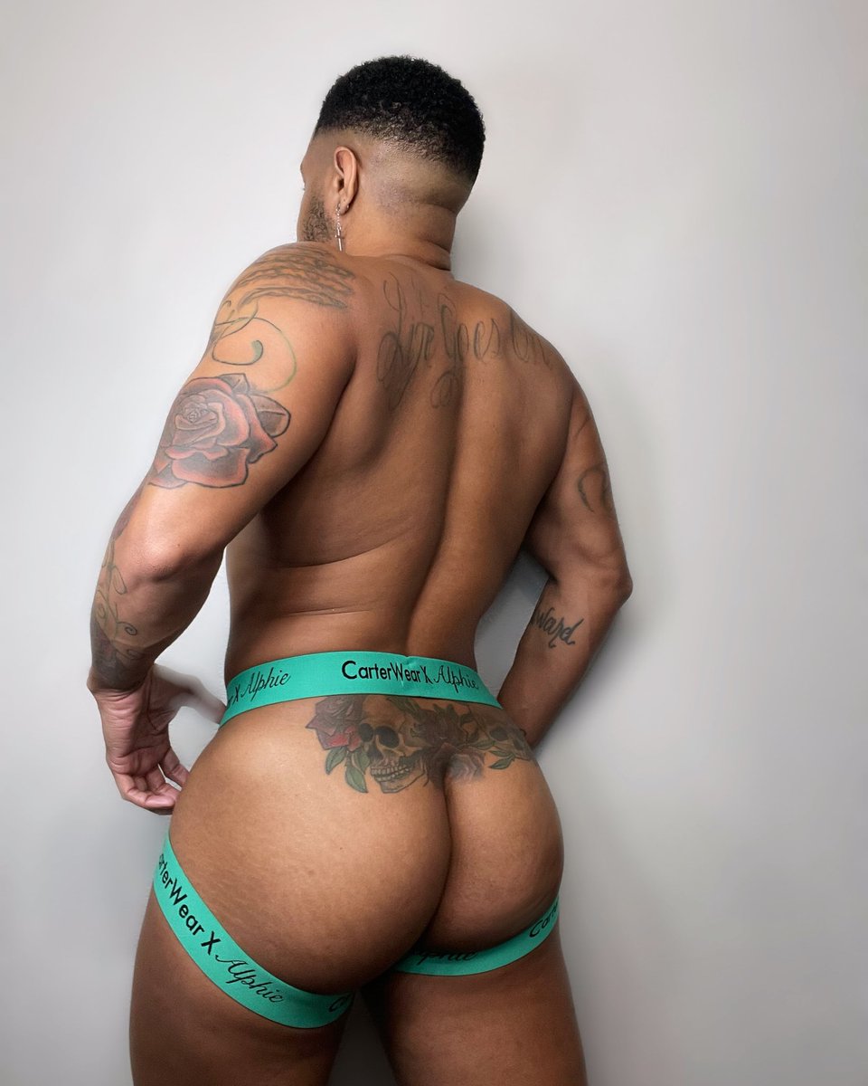 Mr_Confident_'s tweet photo. 🖤🖤🖤 https://t.co/7gOf3PKozH