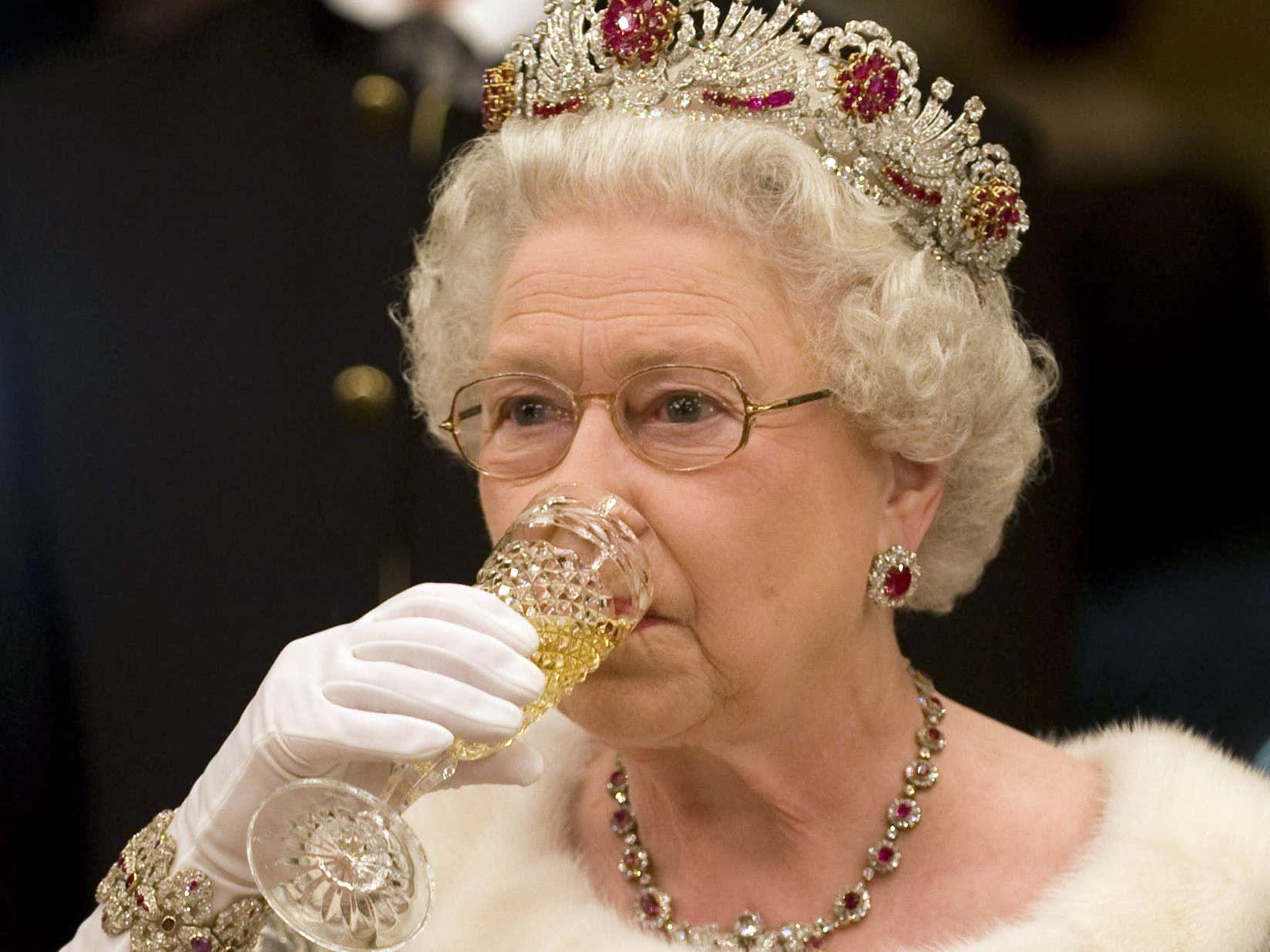 Barstool Sports on Twitter "Queen Elizabeth's Advisors Want To Take