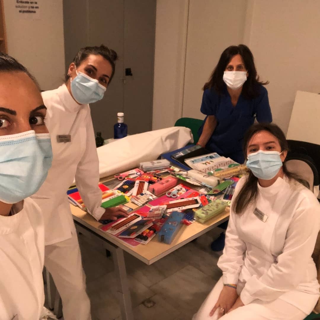 InfoEstrellaONG's tweet photo. 9. Clínica Baviera (@clinicabaviera) 
Este año gracias a la solidaridad de los trabajadores de más de 23 clínicas de prácticamente todas las comunidades autónomas, hemos podido repartir más de 1.380 mochilas 🎒

¡Muchas gracias!

👇👇👇👇👇👇
https://t.co/eLWn1LOYtY #EstrellaONG https://t.co/hrUvLdFd3j