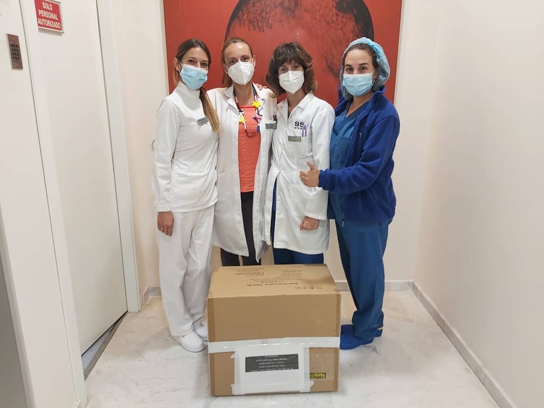 InfoEstrellaONG's tweet photo. 9. Clínica Baviera (@clinicabaviera) 
Este año gracias a la solidaridad de los trabajadores de más de 23 clínicas de prácticamente todas las comunidades autónomas, hemos podido repartir más de 1.380 mochilas 🎒

¡Muchas gracias!

👇👇👇👇👇👇
https://t.co/eLWn1LOYtY #EstrellaONG https://t.co/hrUvLdFd3j