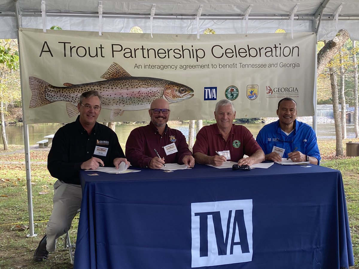 About 150, 10-15 in. rainbow trout were placed into the river at the @TVANEWS S. Holston weir dam today by officials from 4 agencies. The release commemorates an agreement to provide continued funding for 3 federal fish hatcheries to continue stocking waters in GA and TN <a href="/USFWS/">U.S. Fish and Wildlife Service</a>