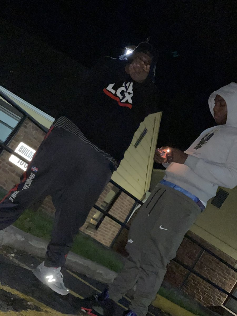 MekhiSmith2's tweet photo. D hound my brother for him I go dumb💙2️⃣❤️🤟🏽❗️🚩👎🏽 https://t.co/ALPyfy674y