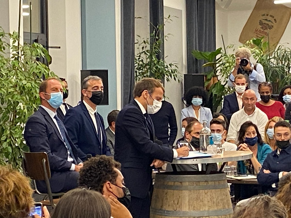 FTravail_PACA's tweet photo. Echanges avec le Président de la République @EmmanuelMacron sur le volet emploi, insertion, entreprenariat des jeunes dans le cadre du plan « Marseille en grand » au Cloître à @marseille cc @ThibautGuilluy @Prefet13 @AAuteuil #AvecPôleEmploi #1jeune1solution https://t.co/aeWaex58y1