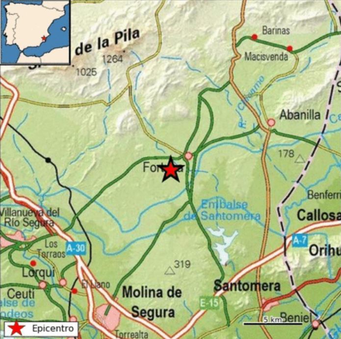 112rmurcia's tweet photo. 19.42 h. Se reciben 9 llamadas informando de un temblor. @IGN_Sismologia confirma seísmo ocurrido a las 19.41 h., magnitud 3.6, epicentro al SW de Fortuna.
Un llamante dice tener daños en su vivienda. @BomberosCEIS_RM se acercan a comprobar.

▶️https://t.co/09dJrHafRE https://t.co/Epedpv6fQ6
