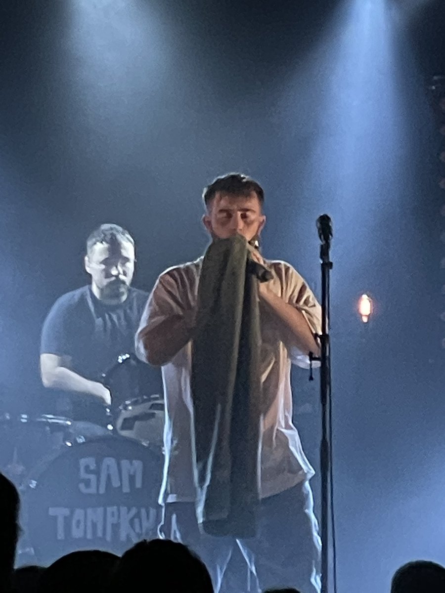 missingeyebrow's tweet photo. Sexiest men alive put on the sexiest night of my life https://t.co/FcgaTB8eBj