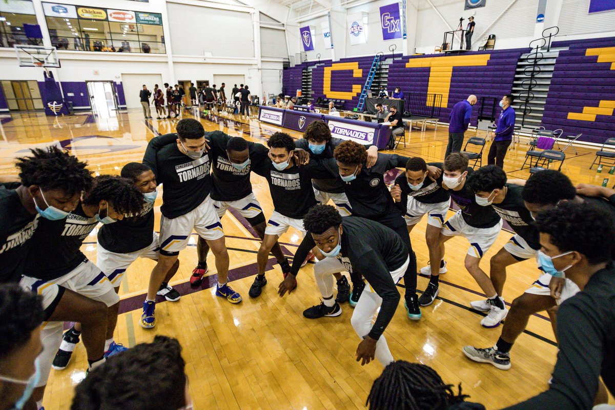CTXAthletics's tweet photo. BACK 👏 IN 👏 THE 👏 FIELDHOUSE!

Men's Basketball is back on court for the first day of practice! 😎

#TornadoNation https://t.co/fGz5hF5HUW