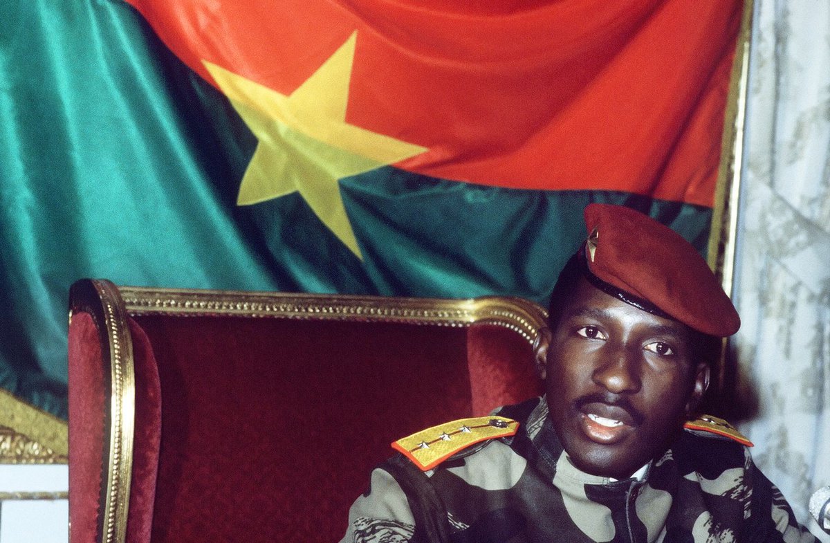 Há 34 anos, em 15 de outubro de 1987, o revolucionário Thomas Sankara era assassinado em meio ao golpe militar orquestrado por Blaise Compaoré, pondo fim à experiência socialista em Burquina Fasso.1/21