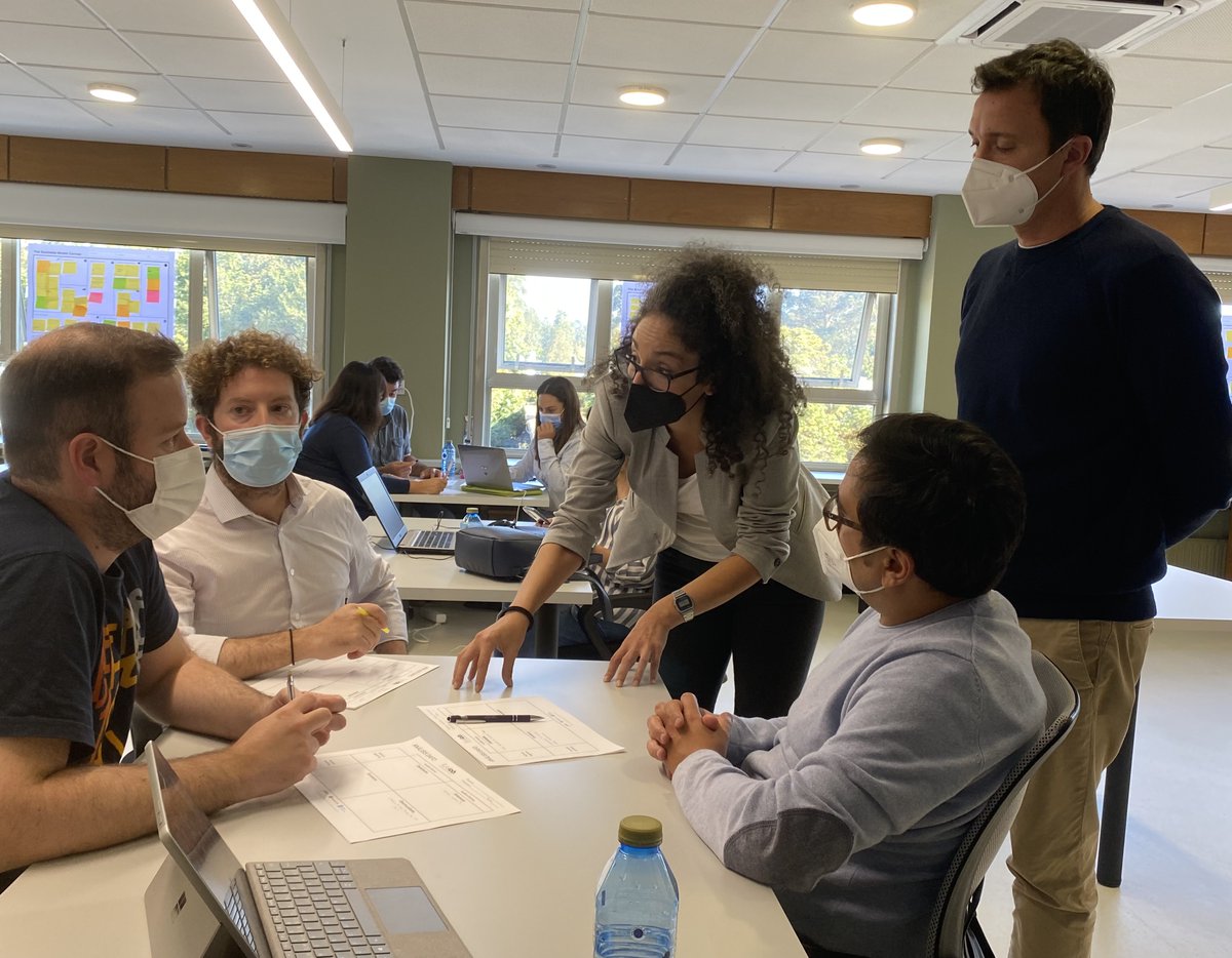 TurislabG's tweet image. Cal é o mercado potencial do teu modelo de negocio? Saberías trazar a estratexia para a súa internacionalización? Este foi o traballo hoxe das #startups xunto a @Nachylopez  nunha nova xornada #AcelerandoDesdeOCoñecemento 🚀