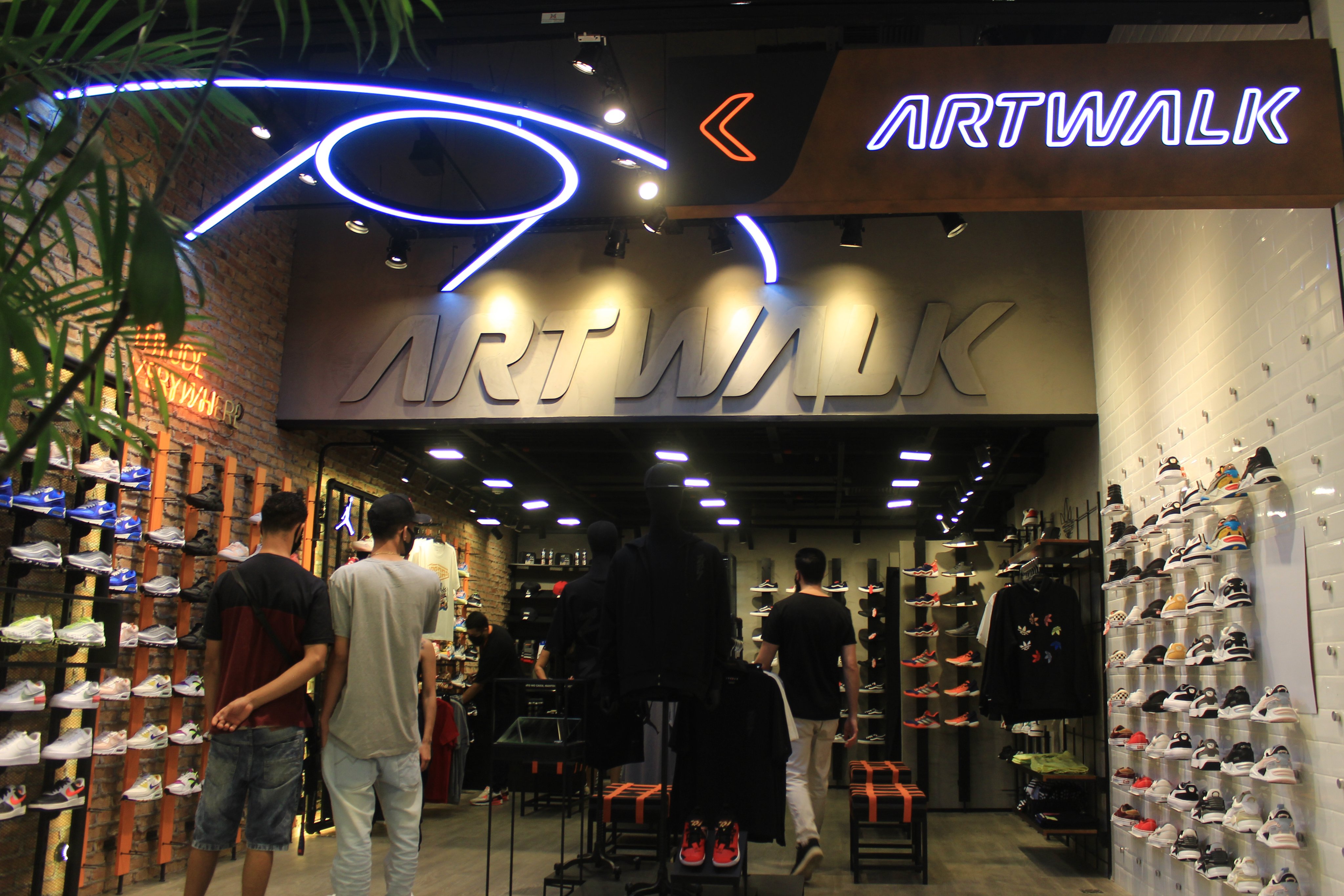 Loja de sale tenis shopping cidade
