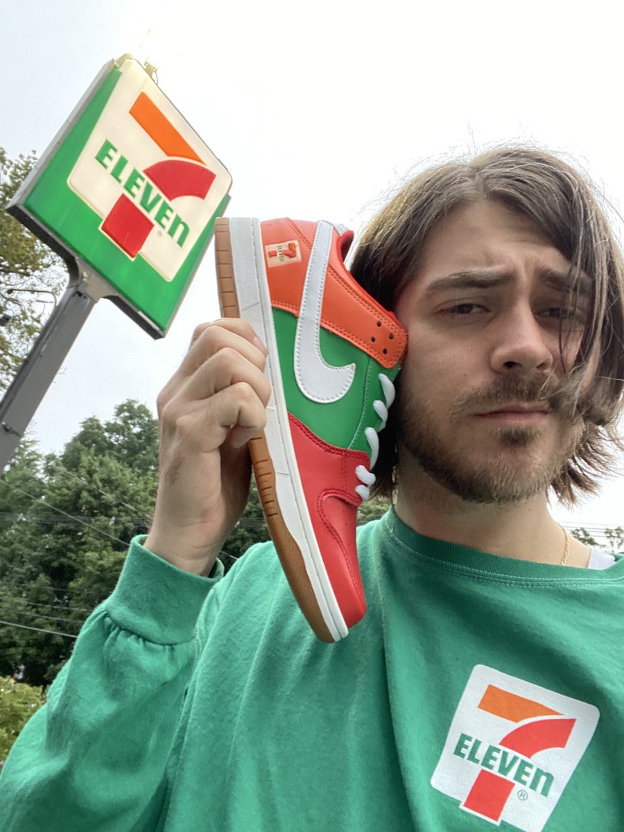 mister_burns__'s tweet photo. you see it @7eleven #FuelYourFandomContest https://t.co/Zf3iE7wT8t