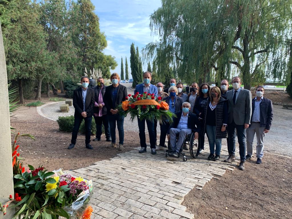 PD_TerresLleida's tweet photo. 🔵@ManelSoleA: “Com va passar amb el president Companys, estem vivint una repressió on un estat totalment demofòbic intenta reprimir una nació i un poble”
📍El PDeCAT, present als actes de commemoració del 81è aniversari de l’afusellament de Lluís Companys
https://t.co/l4gwHDusqS https://t.co/cHHTV9KikZ