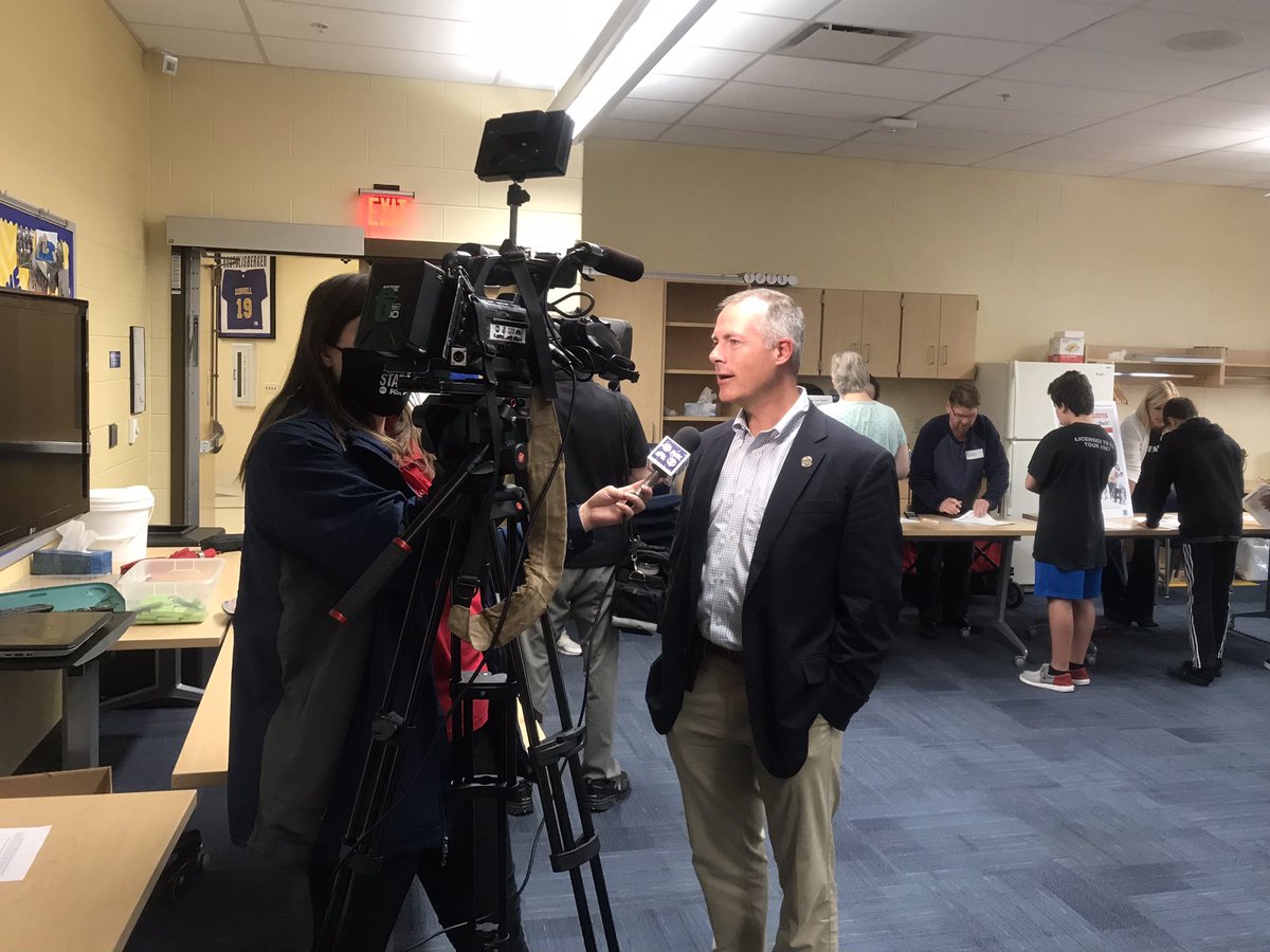 OhioTreasurer's tweet photo. I’m in my hometown today at @DonnellMiddle School for the Real Money. Real World. program. These impressive students are learning how to make smart financial decisions and build a successful future. @CFAES_OSU #RMRW #TrojanTrue https://t.co/vZVddfEebr