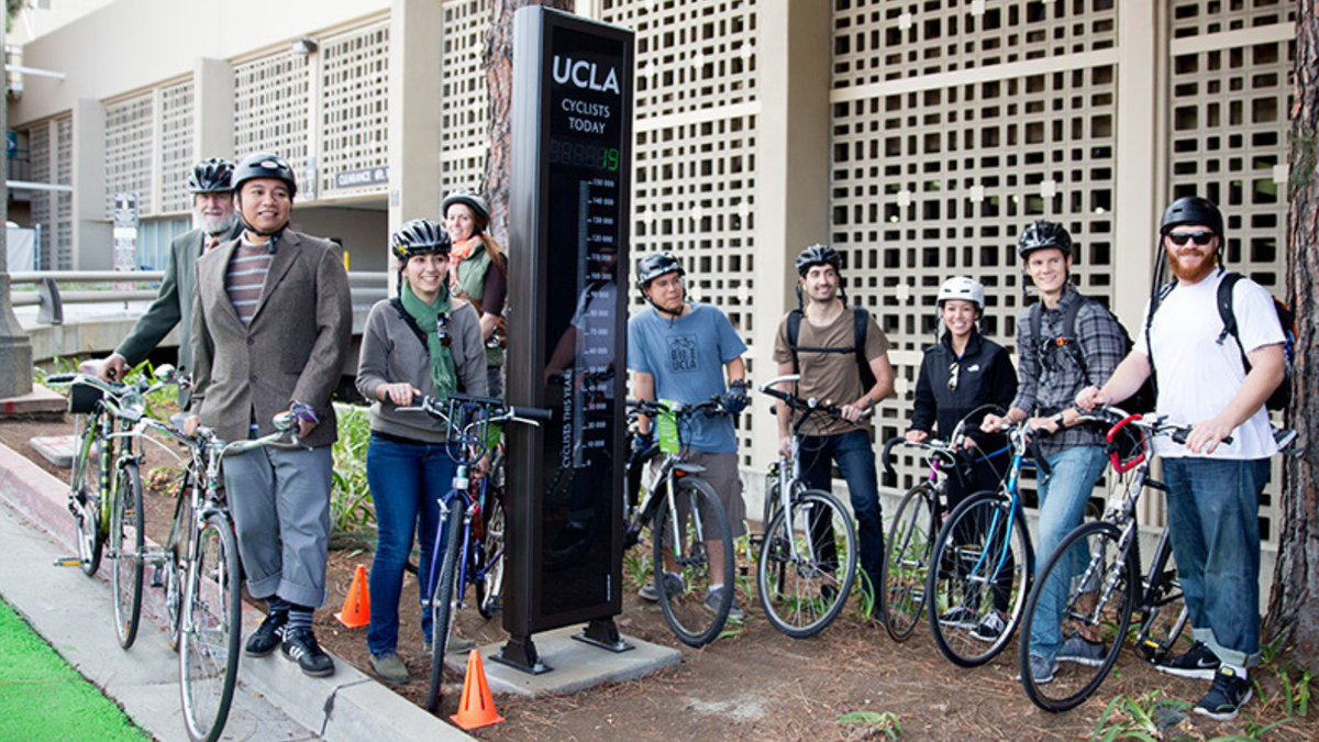 BikeLeague's tweet photo. Attention Campus Bike Advocates 📣 Wednesday, October 27th at 3pm ET we'll be teaming up with @Eco_Counter and Bicycle Friendly Universities to share bike count and data collection best practices for colleges and universities. Register now to attend ➡️ https://t.co/wB9C37fRuM https://t.co/9Uq2e2AzNv