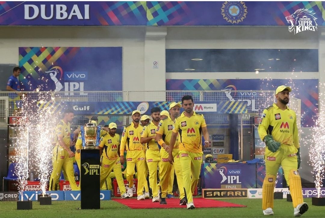 tsumanthb4's tweet photo. 2010 as bachelor and winning captain
2011 as married and winning captain
2018  as father and winning captain
2021 as eldest and winning captain

#VIVOIPL #CSK #WhistlePodu #Yellove @ChennaiIPL 💛💛💛💛🏆🏆🏆🏆 https://t.co/SiReMGwPcn