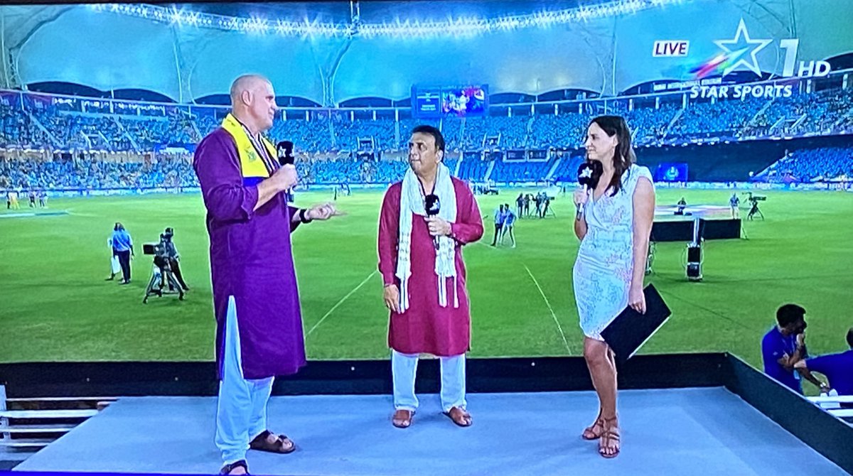 NielModi's tweet photo. @StarSportsIndia: @HaydosTweets, your duppatta budget went into your kurta. https://t.co/3d93EvCtUn
