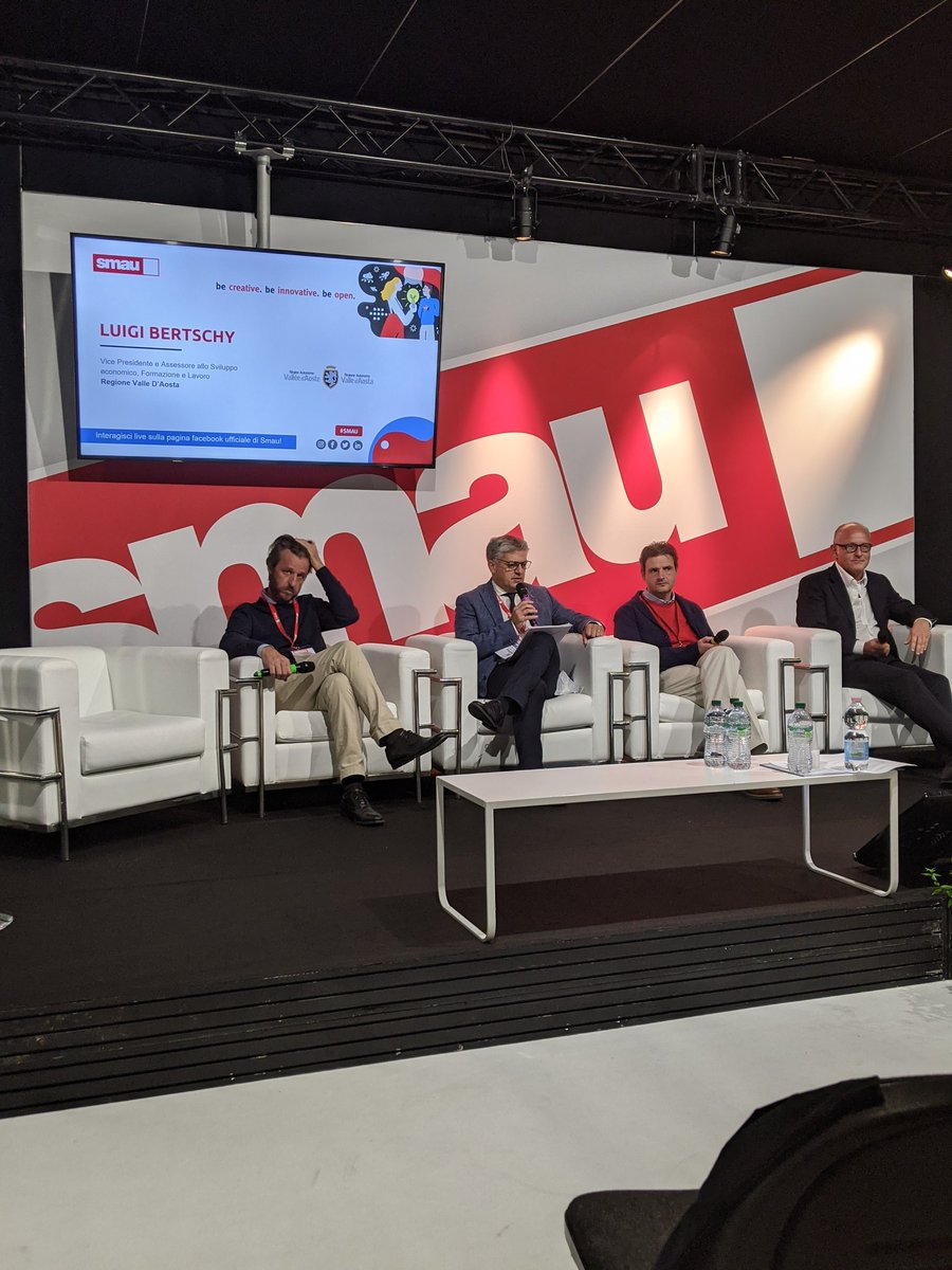 ValentinaBorre's tweet photo. Settimana di lavoro densa, impegnativa ma stimolante! A @smaunotes per imparare e promuovere l'#innovazione #madeinvda @ustampavda @luigibertschy https://t.co/u5FZTisia4