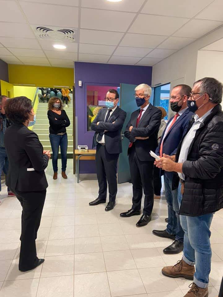 Prefet07's tweet photo. L'escape game "Sauvons la diversité" vient d'être inauguré à l'école du Teil en présence du directeur général de l'@ANCTerritoires

Grâce à la politique de la ville, l'escape game sur les valeurs de la République a pu voir le jour, avec l'appui technique du Réseau @Canope_07 https://t.co/SVx27NKjMG