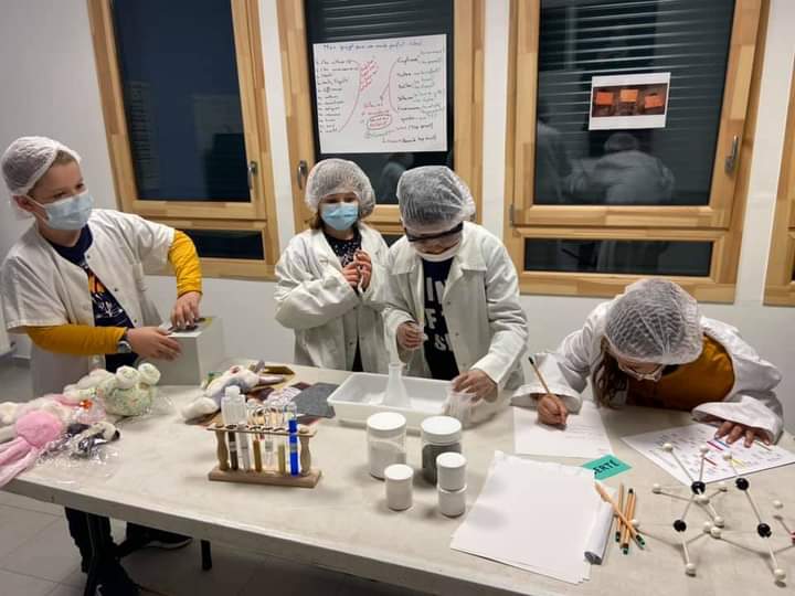 Prefet07's tweet photo. L'escape game "Sauvons la diversité" vient d'être inauguré à l'école du Teil en présence du directeur général de l'@ANCTerritoires

Grâce à la politique de la ville, l'escape game sur les valeurs de la République a pu voir le jour, avec l'appui technique du Réseau @Canope_07 https://t.co/SVx27NKjMG