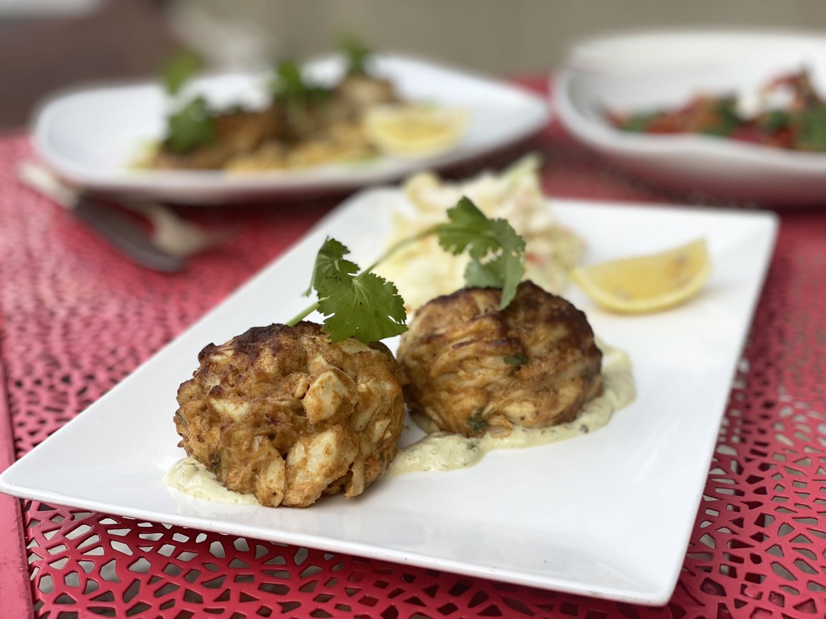 PinefishPhilly's tweet photo. Jumbo Lump Crabcakes buy one or two! #PhillySeafood #PhillyFish #Crabcakes #Pinefish https://t.co/ajNMZlcf0V
