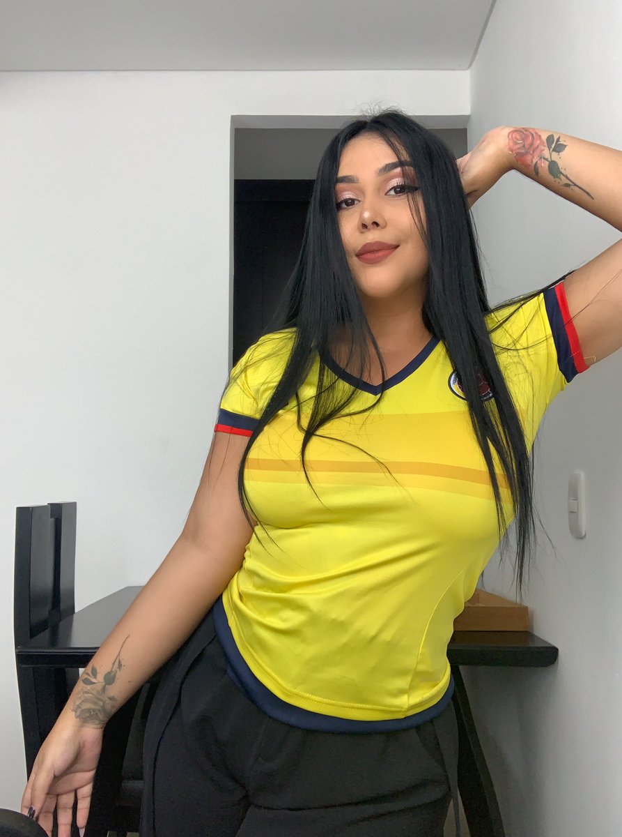 sthefycupcake's tweet photo. Necesitas una Colombiana en tu vida https://t.co/c6tuSJ7Fve