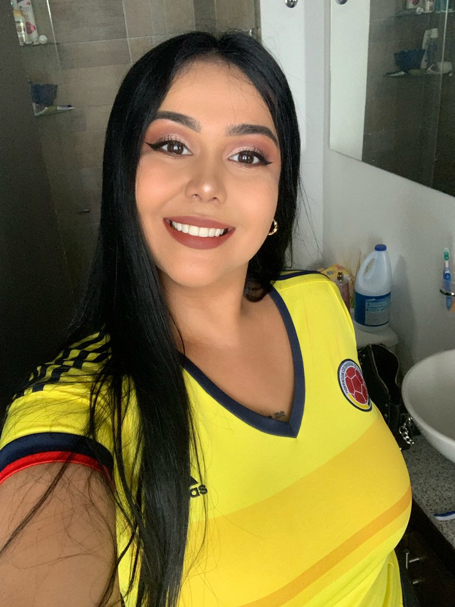sthefycupcake's tweet photo. Necesitas una Colombiana en tu vida https://t.co/c6tuSJ7Fve