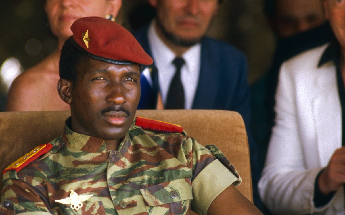 DaniMayakovski's tweet photo. Un dia como hoy era asesinado Thomas Sankara, el Ché Guevara africano, que hizo una revolución sin precedentes en Burkina Faso .

Sankara, luchó hasta su ultimo suspiro por la libertad y la independencia de su pueblo, hasta que el imperialismo de EEUU y Francia le asesinó. https://t.co/T7ircRWJQU