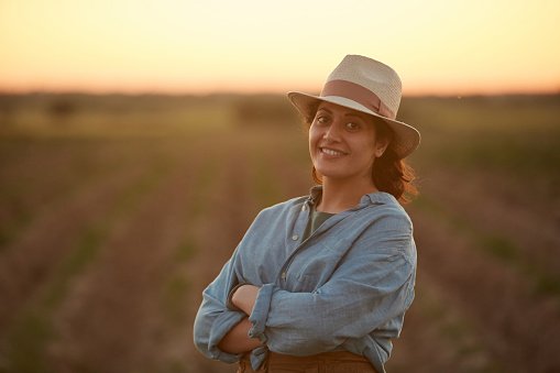 [Día de la Mujer Rural] 👩🏻‍🌾👏🏻

Hoy celebramos a todas esas mujeres que le dedican todo su tiempo y dedicación al campo y la agricultura, aportando con sus talentos, conocimientos y destrezas al desarrollo del sector agrícola mundial🌾🌏

¡Gracias por tanta entrega!✨