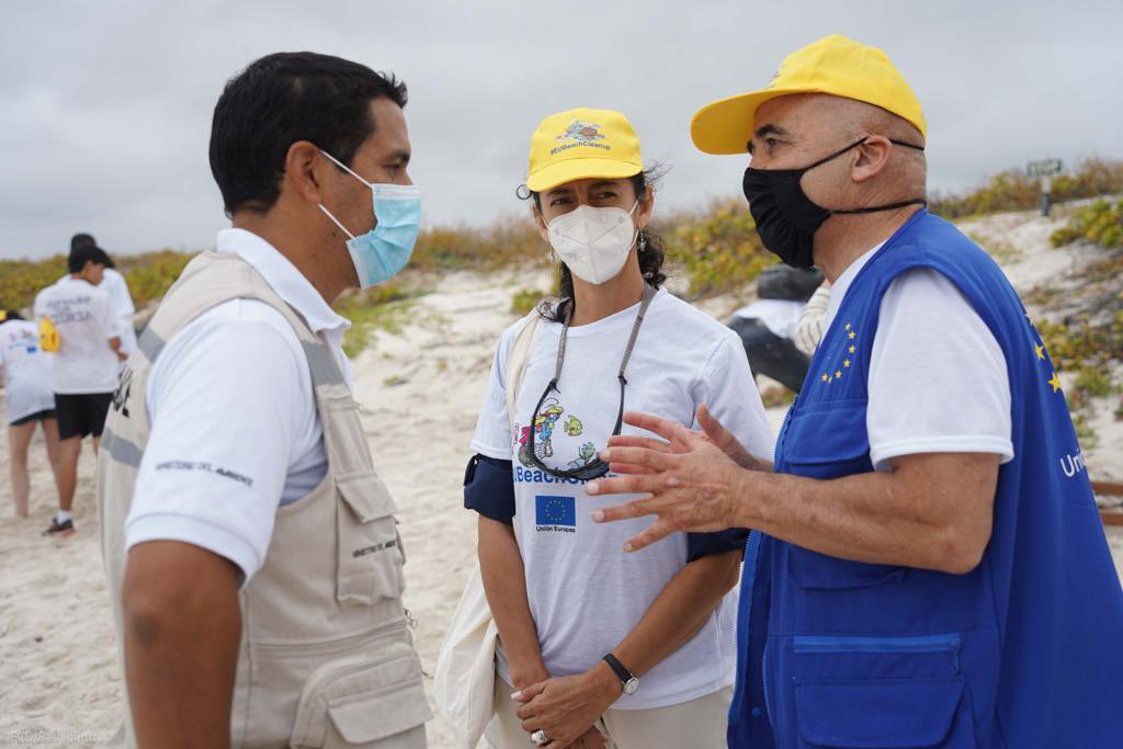 DarwinFound's tweet photo. A beautiful morning with the ambassadors and diplomats of the EU with representatives in Ecuador and the Region, at Tortuga Bay beach. Here we carry out the #UEBeachCleanup of microplastics thanks to the support of our Shark Ambassadors Science Club. #Galapagos https://t.co/P36v9s68fm