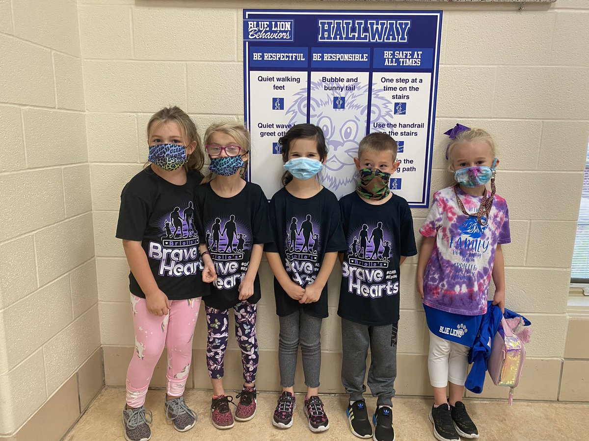 MrzAndersonWCH's tweet image. “In this family no one fights alone.” 😭💙🦁 
It truly meant the world today to see our students and staff supporting our family as I prepare for the 1/2 marathon in my daughter’s name this weekend 💜 
#OthersFirst 
#BraveBrielle 
#BriellesBraveHearts