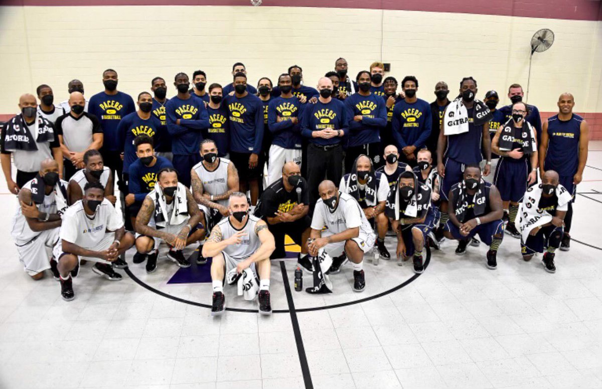MalcolmBrogdon7's tweet photo. The team had an incredible experience yesterday learning, growing and coaching with the men at Putnamville Correctional. Their journeys and perseverance are truly inspiring โ๐พ
S/o @werepjustice, @ScottyBudnick, @TLM, @putnamville + @Pacers for making it possible https://t.co/r9DWCMQvrL