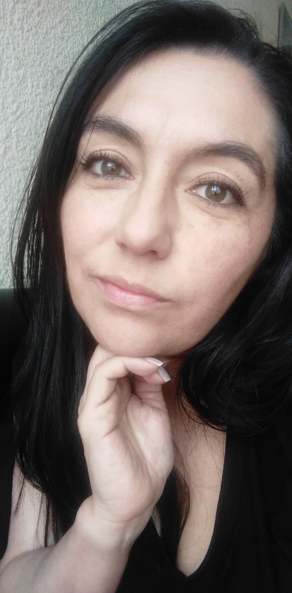Ely_Rrod's tweet photo. Viernes sin filtro, las marcas de las quemaduras son ya casi imperceptibles, y pues vine a mostrar los ojitos porque me los maquillé y la bella expresión es porque ya va a llegar la princesa
#SinFiltros #ojoscolorsol https://t.co/PbcP5ExCBr