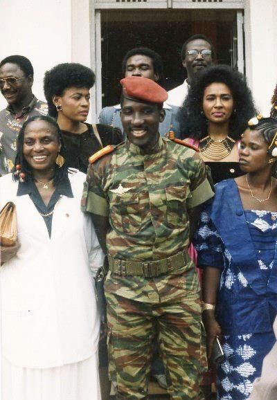 Sankara proibiu a mutilação genital feminina, baniu os casamentos forçados e a poligamia. Nomeou diversas mulheres para cargos no alto escalão do governo e criou campanhas para incentivá-las a estudar e trabalhar, além de implementar auxílios para as grávidas.16/21