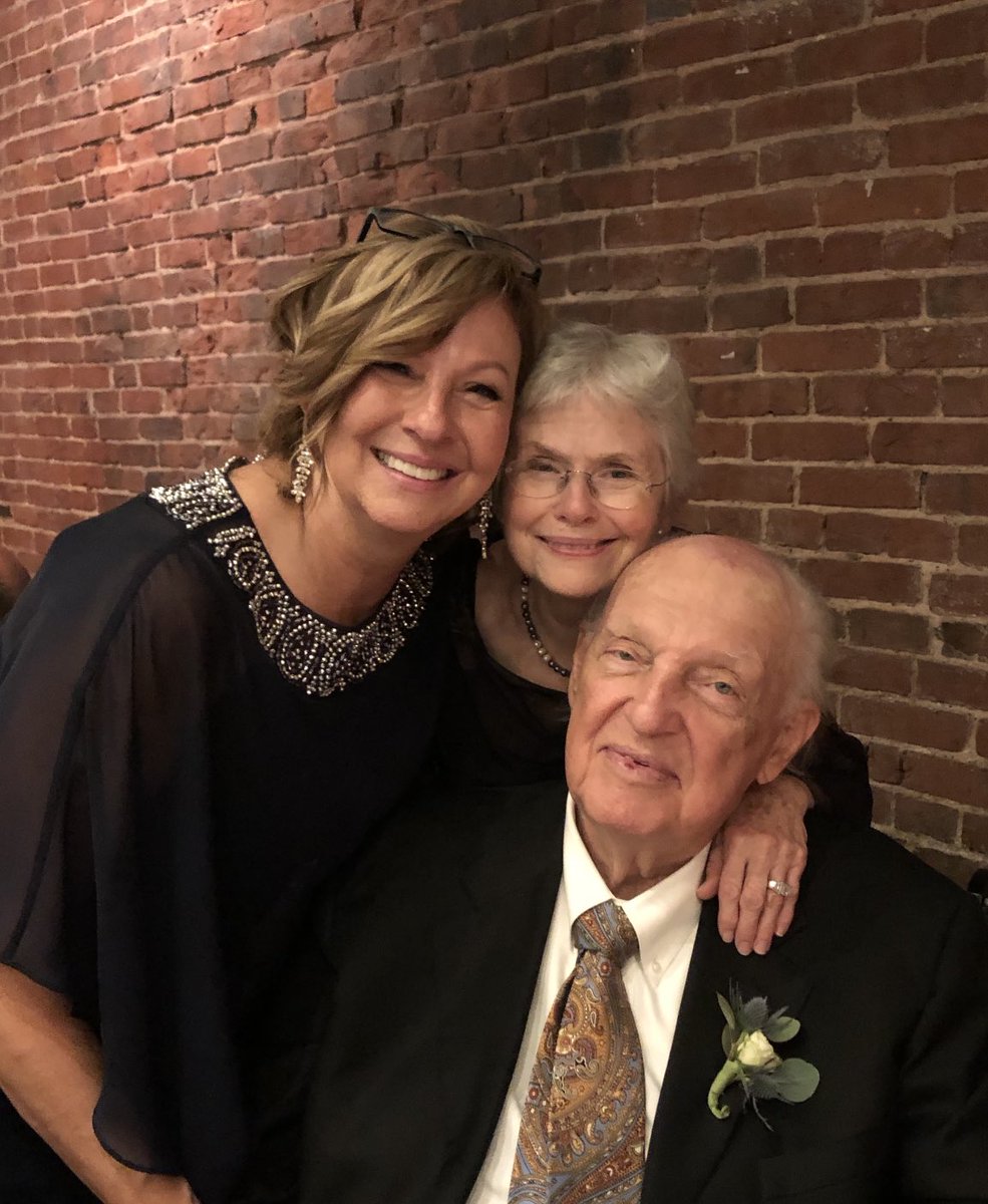 Bill Luckey tweet media