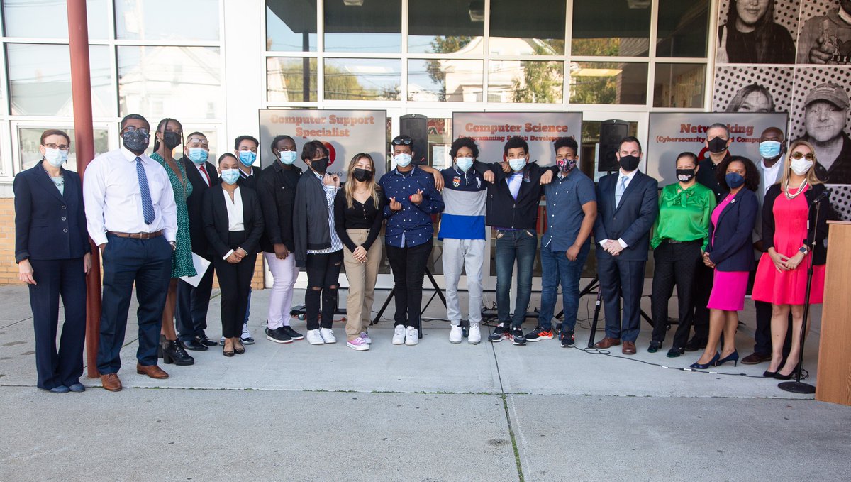 pvdschools's tweet image. Providence Public Schools, accompanied by @LGSabinaMatos and @RIDeptEd Commissioner @AInfanteGreen, today announced three new P-Tech Pathways programs at @EThreeAcademy and cut the ribbon on the school’s new computer lab.  @CCRINews @Tech_Collective