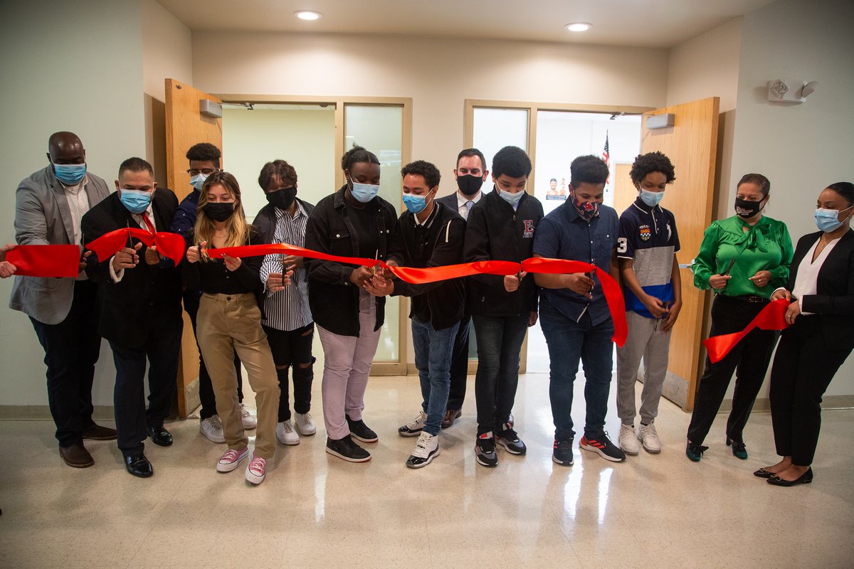 pvdschools's tweet image. Providence Public Schools, accompanied by @LGSabinaMatos and @RIDeptEd Commissioner @AInfanteGreen, today announced three new P-Tech Pathways programs at @EThreeAcademy and cut the ribbon on the school’s new computer lab.  @CCRINews @Tech_Collective