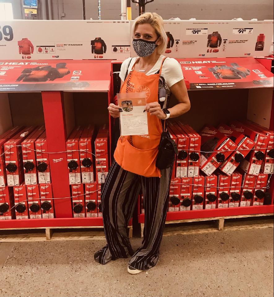 Awarding FES Maria a Homer Award for Excellent Customer Service. Thank you for driving front end recoveries with your team through "GET" resulting in numerous  recoveries. I APPRECIATE you leading by example. Awesome job!!!