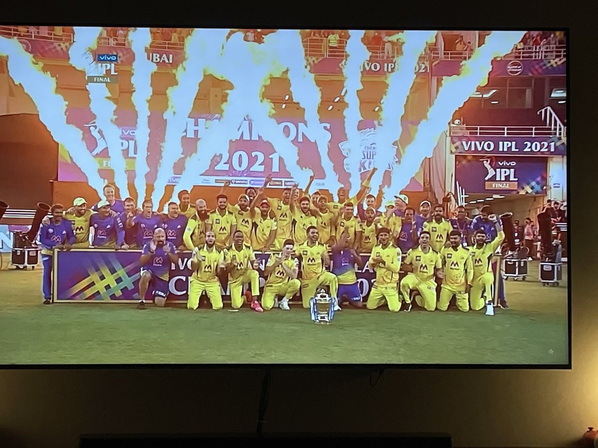varusarath5's tweet photo. #csk #WhistlePoduArmy #whistlepodu @ChennaiIPL wooooohoooooooooo..!!! https://t.co/oevb8qUUEv