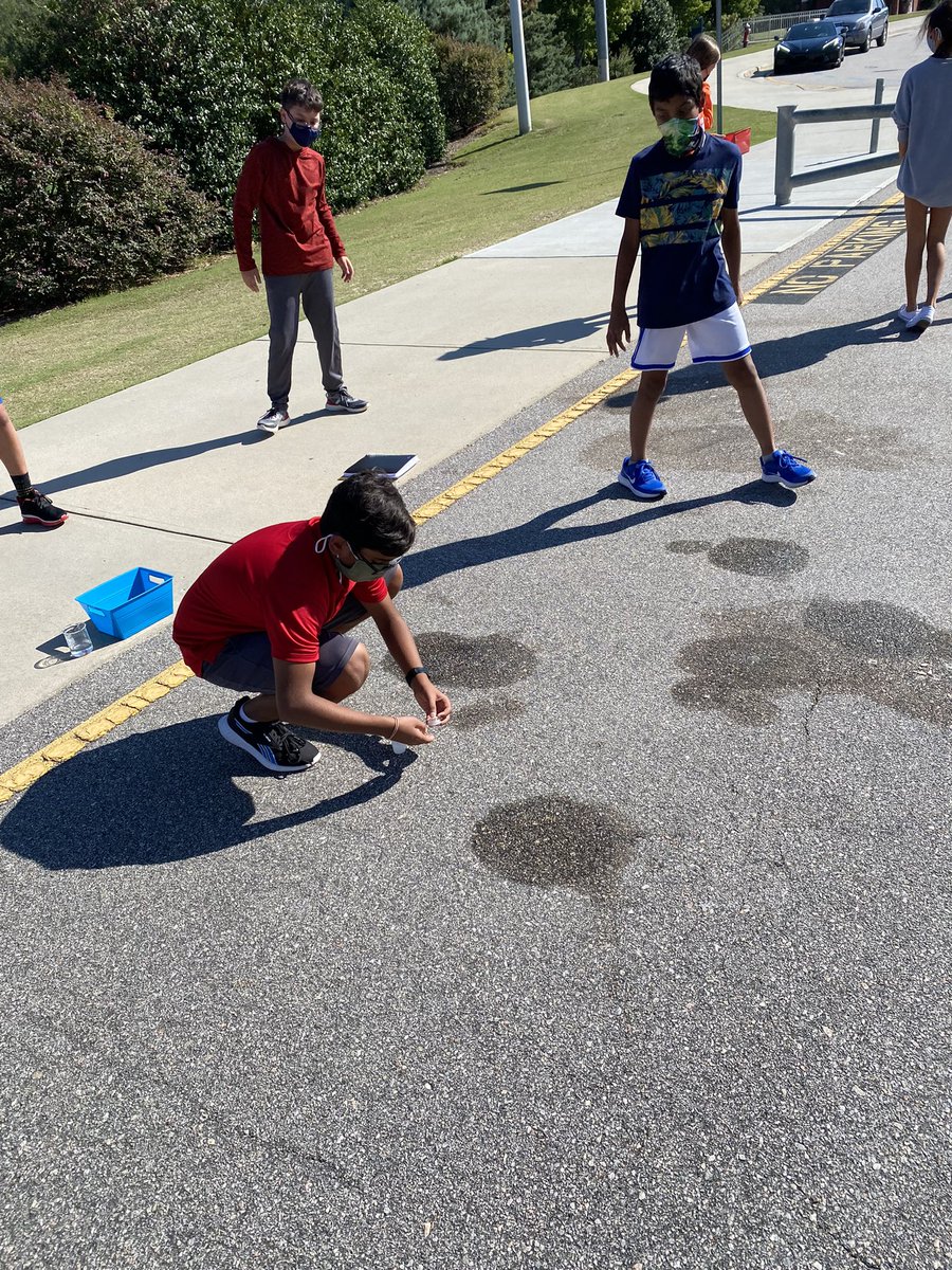 Freeman7Science's tweet image. Being scientists and manipulating variables to get our Alka Seltzer rockets high! #ScienceSkills #Variables #7Science #Woah
