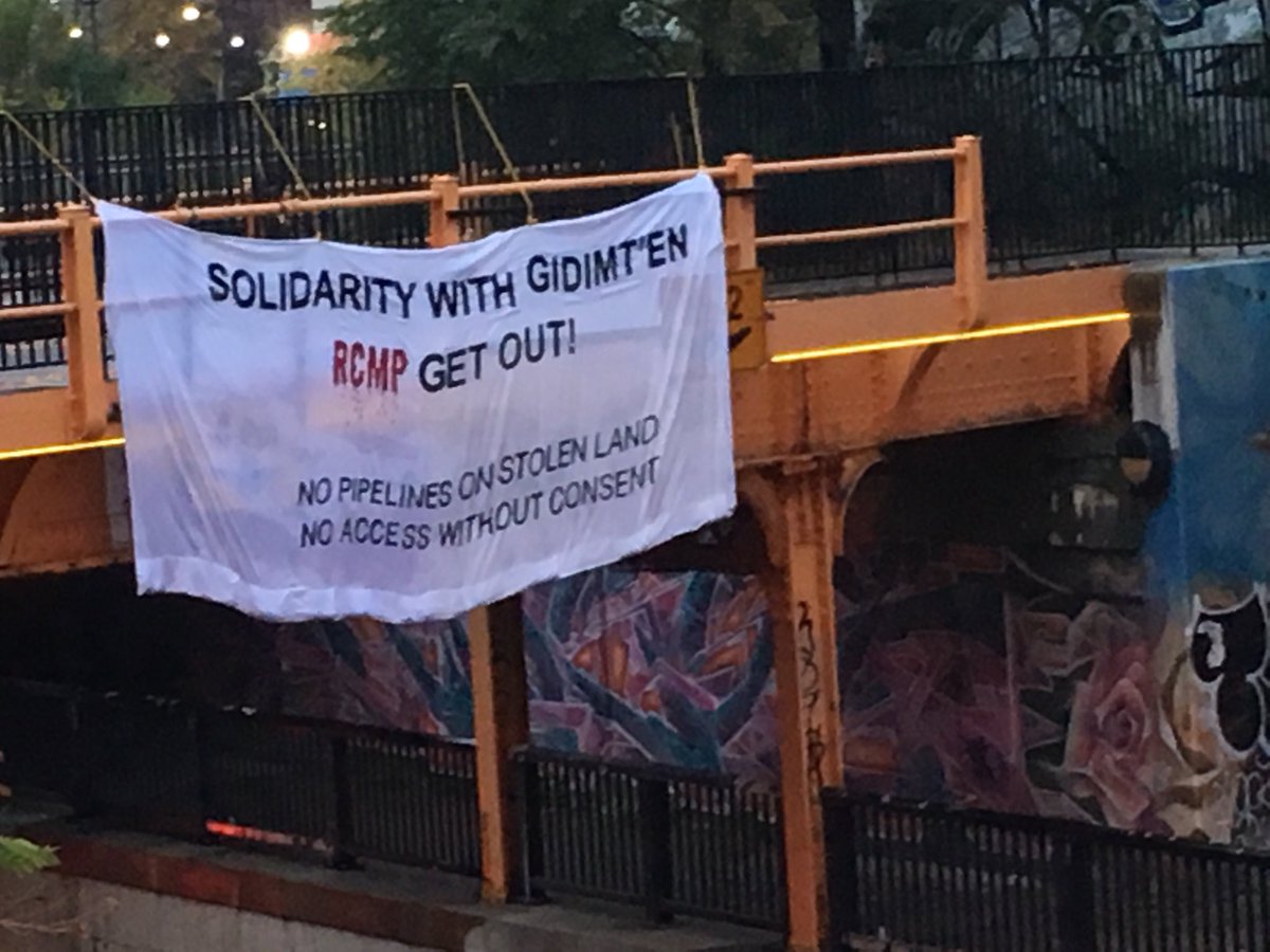 On the last day of the Week of Action in support of the Gidimt'en, a banner was dropped in the busy west end of downtown Toronto to draw the attention of rush hour drivers toward the invasion of Wet'suwet'en land being perpetrated by our government. RCMP GET OUT!#RCMPofftheYintah