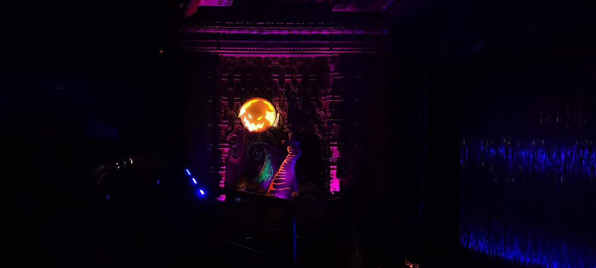 Disneyfan9523's tweet photo. I Had A Magical Time At The El Capitan Theatre Today Seeing The Nightmare Before Christmas In 4D And It Was Amazing! #ElCapitanTheatre #Disney #TheNightmareBeforeChristmas #DisneyPlus #DisneyPlusHallowStream #D23 #DisneyMovies https://t.co/Y7emlwUtXv
