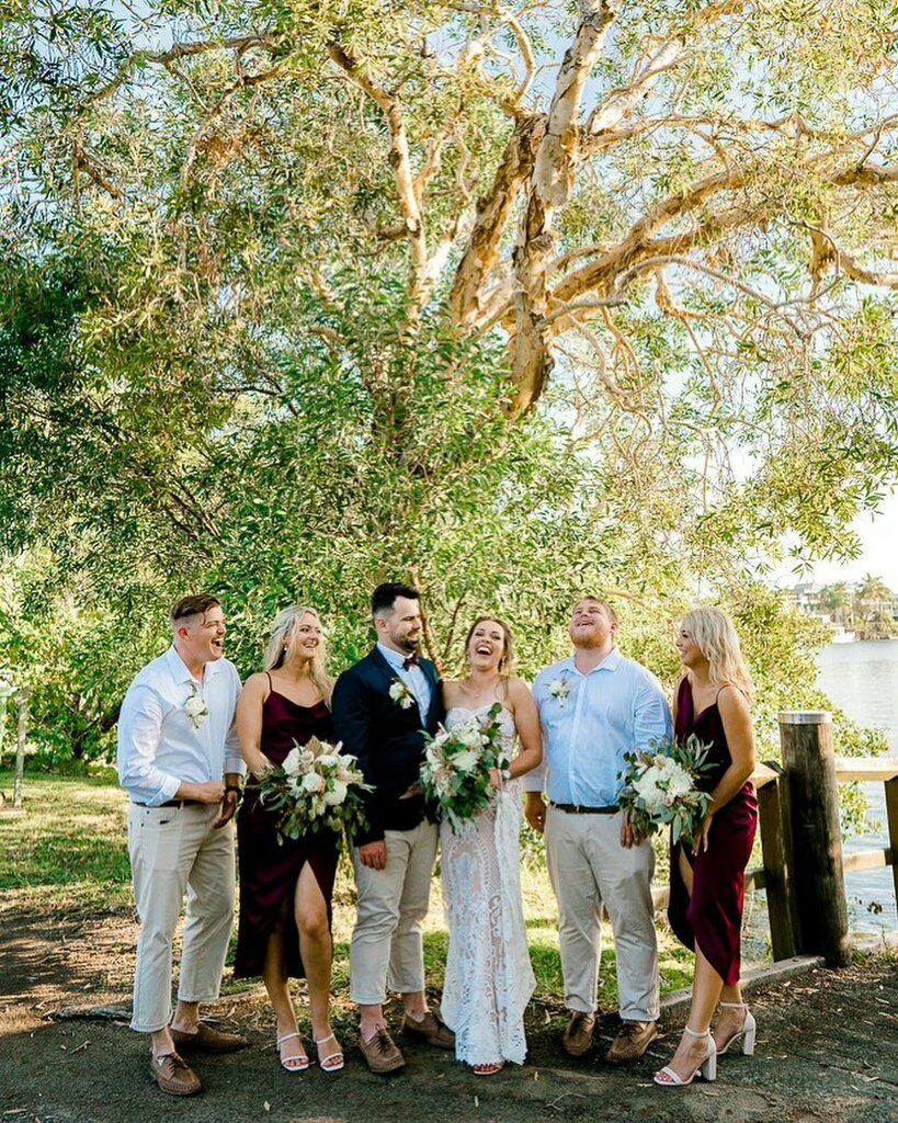 LindyPhotos's tweet photo. Yesterday was a bit of a rollercoaster with a huge torrential downpour which thankfully stopped 20 mins before the ceremony. Followed by gale force winds that blew the back of our arbour over right in the middle of the vows being exchanged 😳 Superhero bridesmaid and groomsma… https://t.co/hUfe3zYZBE