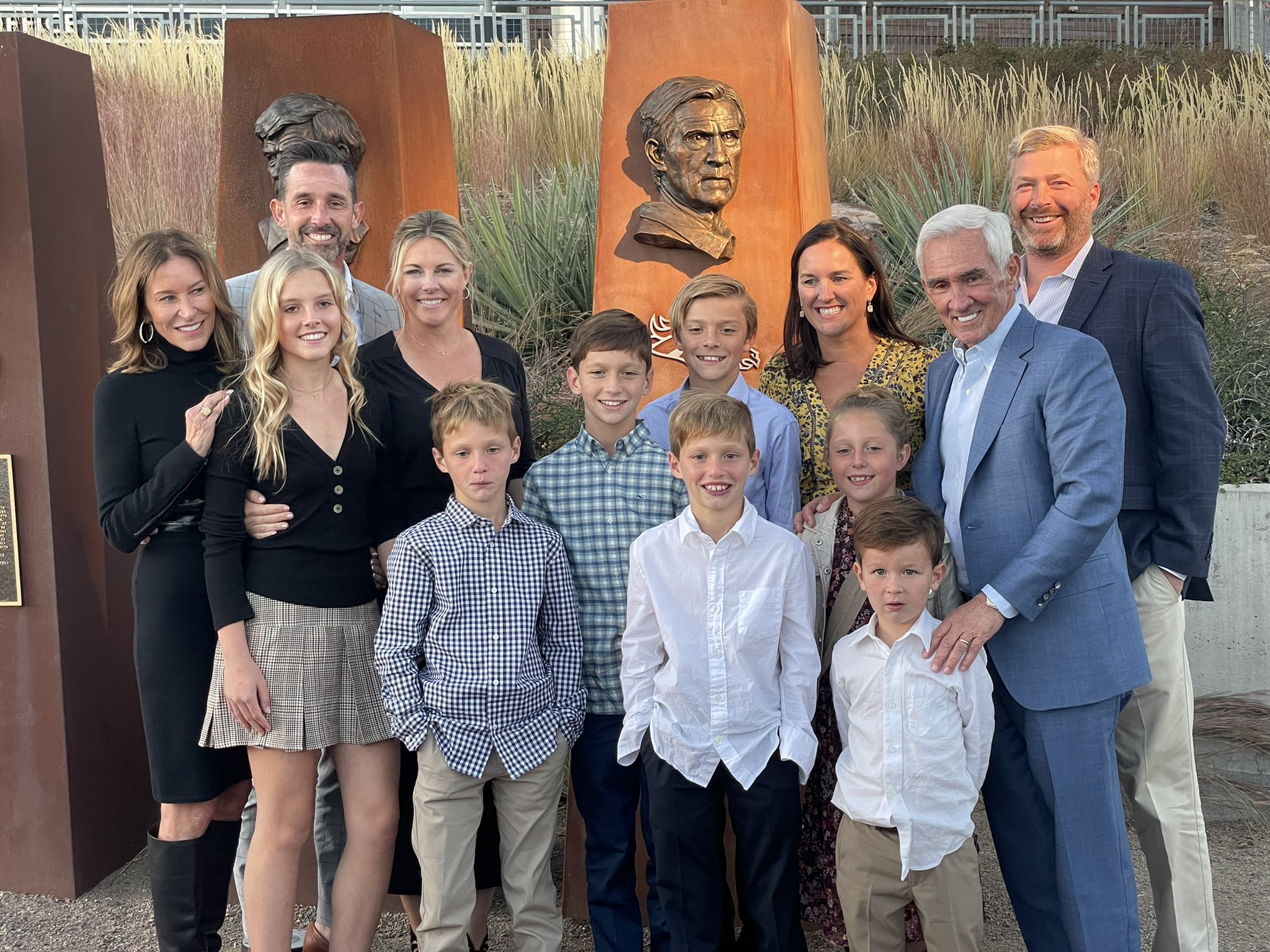Zac Stevens on Twitter: "Mike Shanahan and his family, including Kyle Shanahan, at Mike's Ring of Fame bust. https://t.co/4G2irifm3L" / Twitter