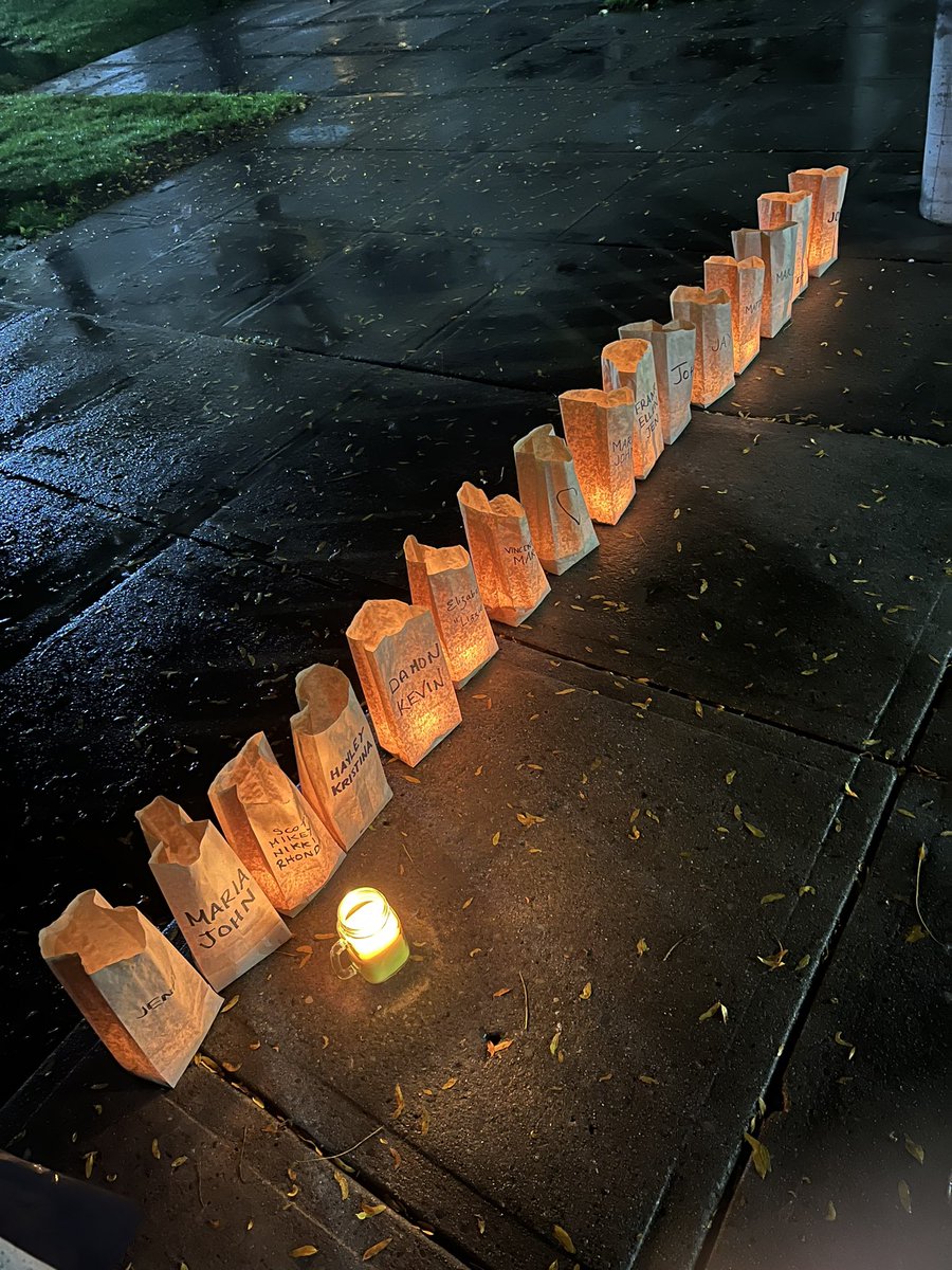 ChannMakhna's tweet photo. Despite the down pour this evening SCHC’s Harm Reduction workers held a memorial to honour loved ones who were lost to overdoses https://t.co/SBYbTDgNaJ