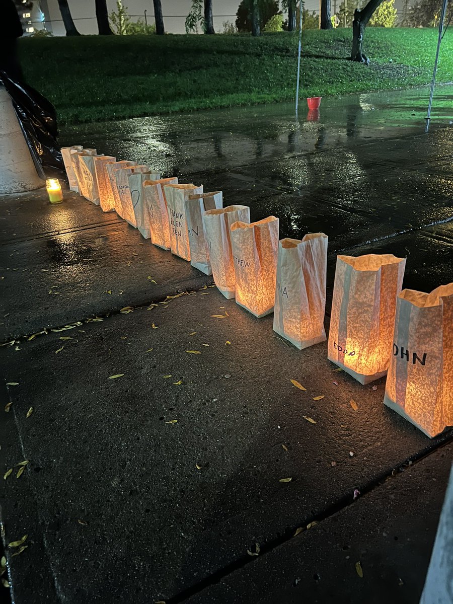 ChannMakhna's tweet photo. Despite the down pour this evening SCHC’s Harm Reduction workers held a memorial to honour loved ones who were lost to overdoses https://t.co/SBYbTDgNaJ