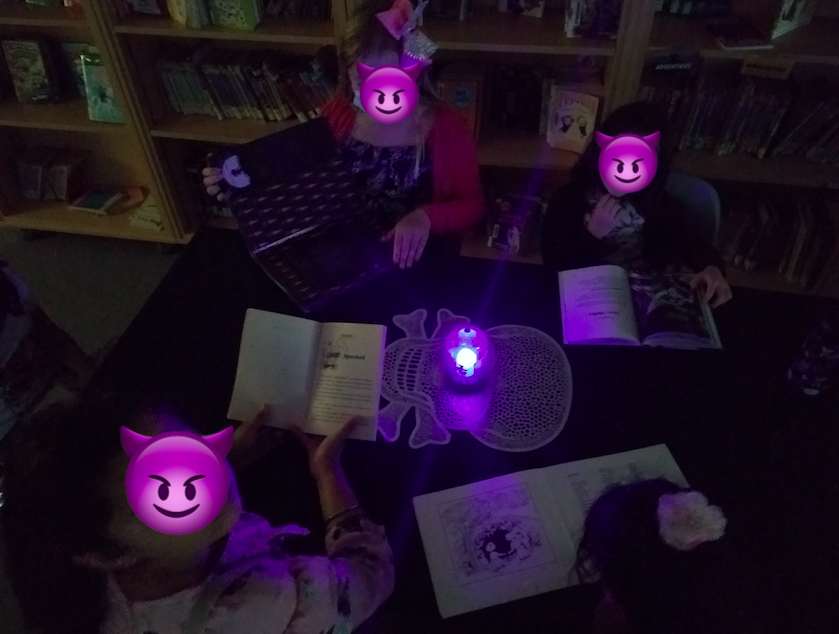 ThomasKiddLib's tweet photo. Thanks @ShanMills for the #booktasting idea...Kids are loving reading spooky Halloween books in the spooky setting at @ThomasKiddLib #rtl38 #sd38learn https://t.co/FiooT8lIWE