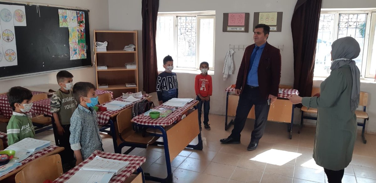 SavurMem's tweet photo. İlçe Milli Eğitim Müdürümüz Sayın @abdurrahimdmr47 Hisarkaya İlkokulu'nu ziyaret ederek incelemelerde bulundu.
@tcmeb @mahmutdemirttas @mardinilmem @MemetPolat0247 https://t.co/jJ7G1sfgnn