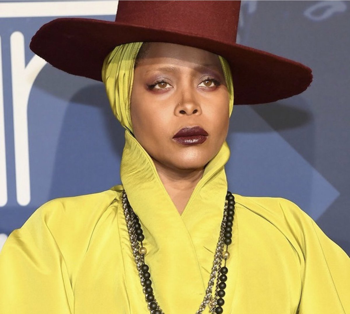 tô no ar falando de Erykah Badu.